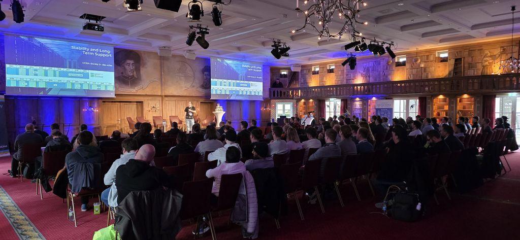 A speaker presenting at AlmaLinux Day: Germany